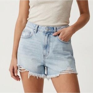 COTTON ON High Rise Mom Denim Shorts Light Wash Distressed Raw Hem Sz 6